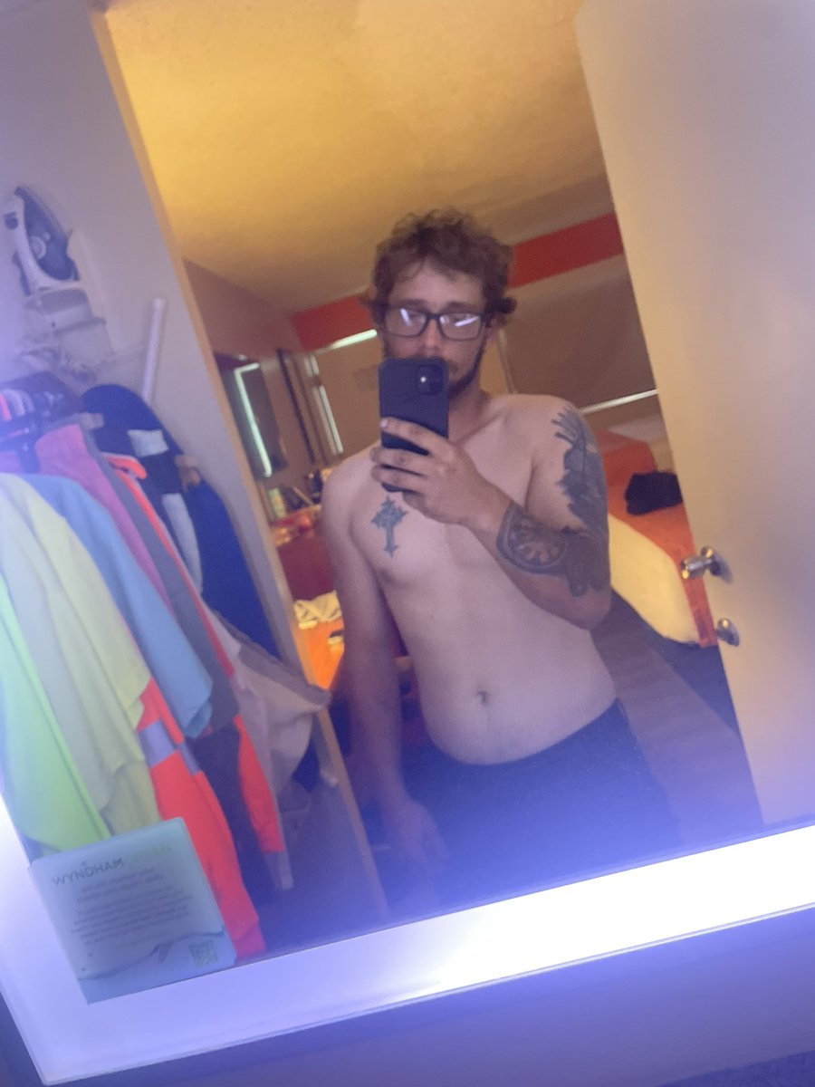 Zackaryb1322's tweet photo. #single #HMU https://t.co/qX87a70hOo