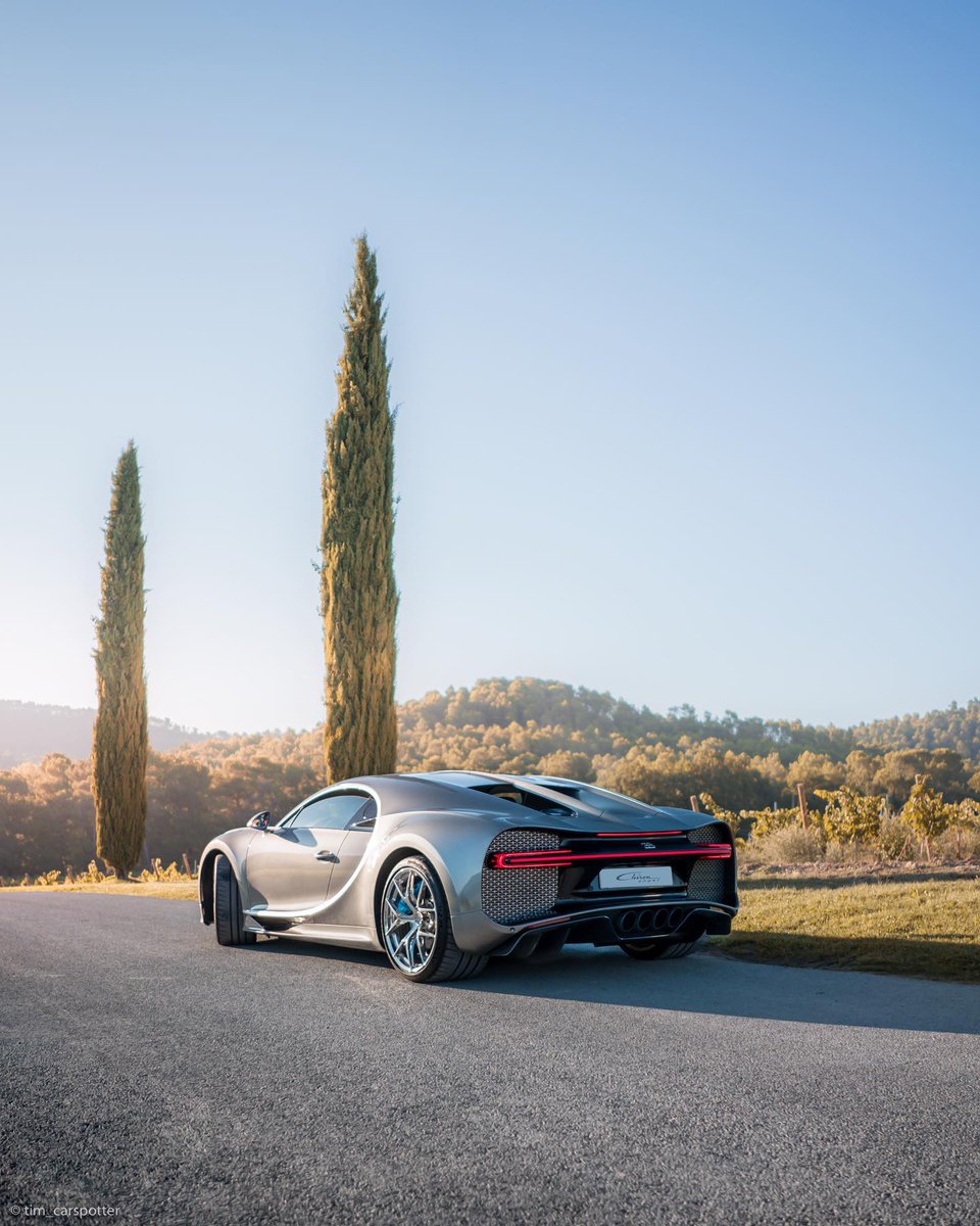 AntoneBebber's tweet photo. A year ago, I woke at 5 a. m. to catch the Bugatti Tour in Aix-en-Provence. Despite traffic, I arrived just in time to see the W16s start. My pick: the stunning Chiron Sport in the first photo. https://t.co/xwMC7ZTurW