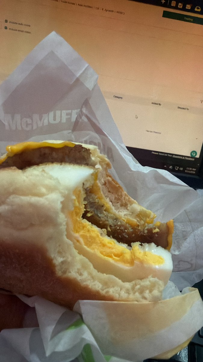 mrrdavus's tweet photo. @Vikingonegroa Se antoja uno egg McMuffin de McDonald’s mi Viking, ya me lo merezco 🫶🏾🫶🏾🫶🏾 https://t.co/jwLJ3uMd3L