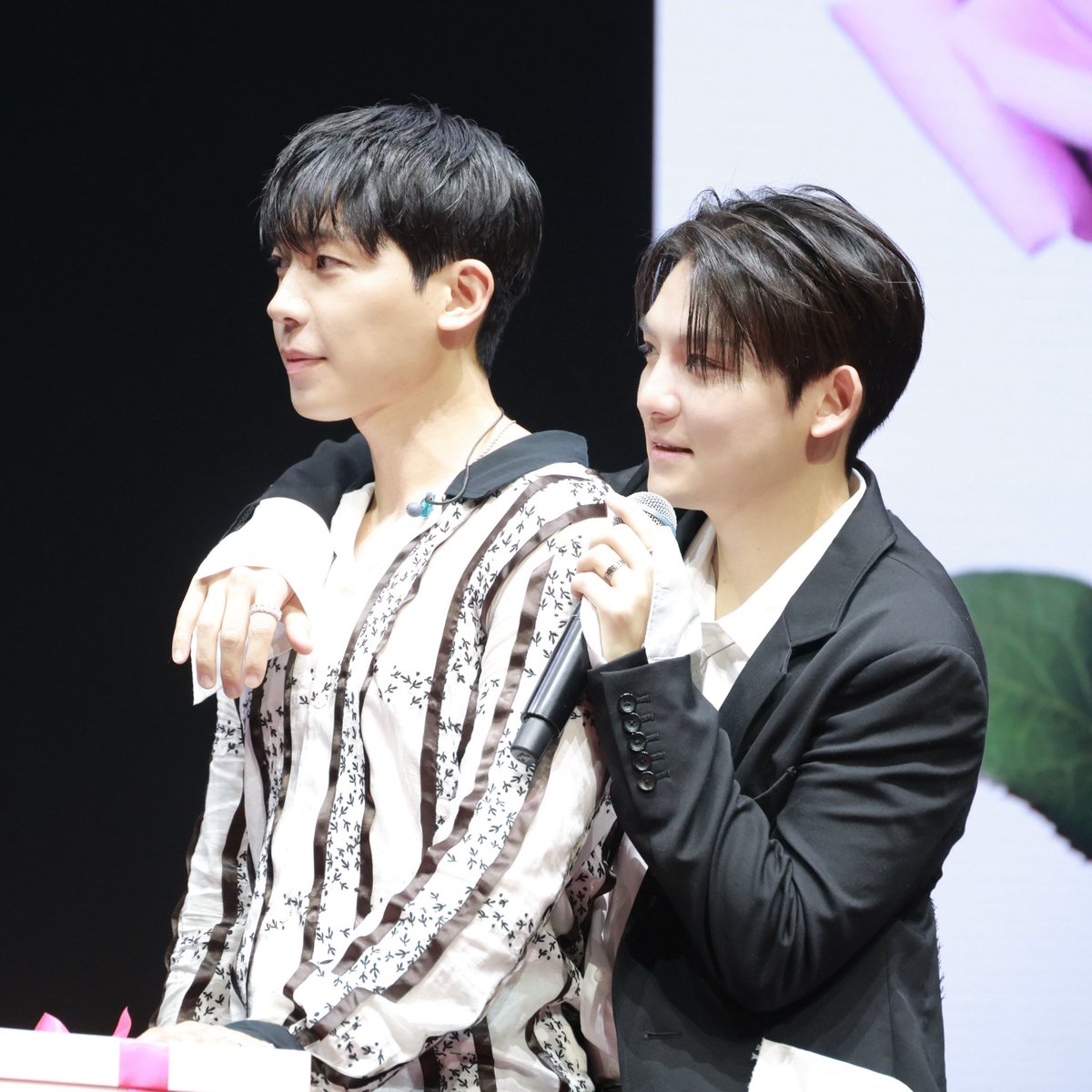bbobboiii_'s tweet photo. 260912
2026 TEEN TOP "16th ANNIVERSARY" SPECIAL FAN-CON IN HONG KONG 

95즈 붙어있으니까 그냥 귀여움ㅋㅋㅋ

#RICKY #리키 #유창현 #劉昌炫
#CHANGJO #창조 #최종현 #崔鐘顯
#TEENTOP  #틴탑 https://t.co/l6RJHDAbUp