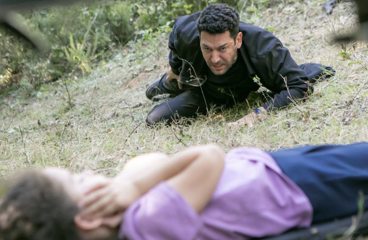 huduvegull's tweet photo. i’m not ready for when serhat finds out kader is his daughter and has flashbacks to these scenes omg😭 #güllervegünahlar #zeyser https://t.co/7sksMABqNU