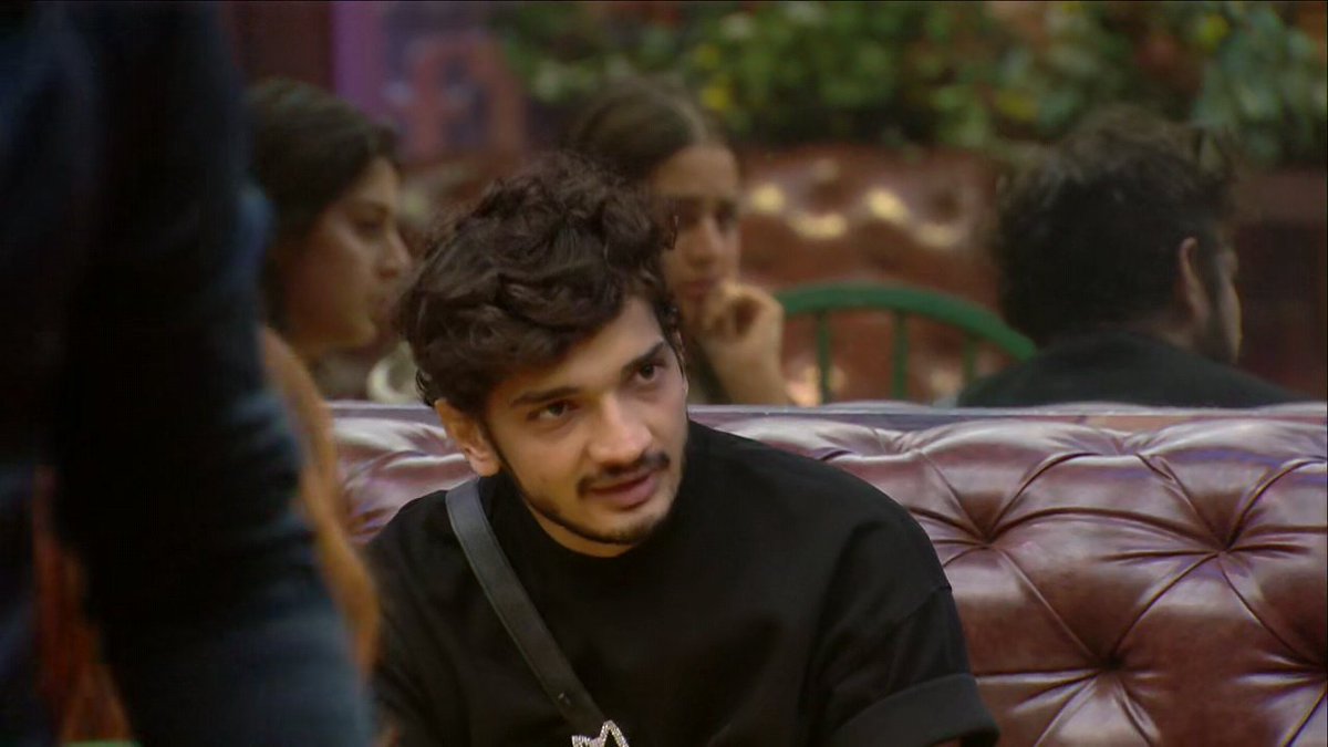 inomentll's tweet photo. I still remember #BB17 One Vs All
#MunawarFaruqui was Unbeatable they had to defame his character to dip him in game.But he broke all records &amp; won historic!.

I see the same happening with #QaziTouqeer he is Unbeatable, so Character defaming him.
Historic arc
Ove Vs All  #BB20 https://t.co/L28rsWdfag
