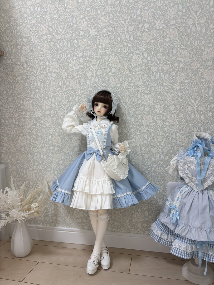 sea_doll_9's tweet photo. かわいい！ロリィタちゃん！かわいい！🩵
このバッグと靴、傷む前にもっと使わなきゃな〜〜( ᵒ̴̶̷᷄꒳ᵒ̴̶̷᷅ ) https://t.co/2R78pdbSmI