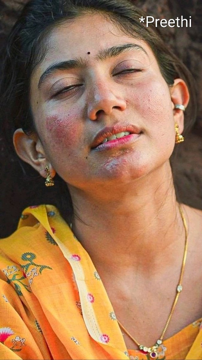 saadu_pundamava's tweet photo. Frnd : macha un aalu preethi paka sai pallavi mari irukada antha pimples munja othu kilikanu pola irku macha 🥵💦
Me : athukena macha na ilatha nerama avakita pechu potu ushar pani un aasa theera vechi sei da 🤤
Preethi: (Listening to our convo from the kitchen &amp; fingering)🫦👅💦 https://t.co/NbUWOzICtU