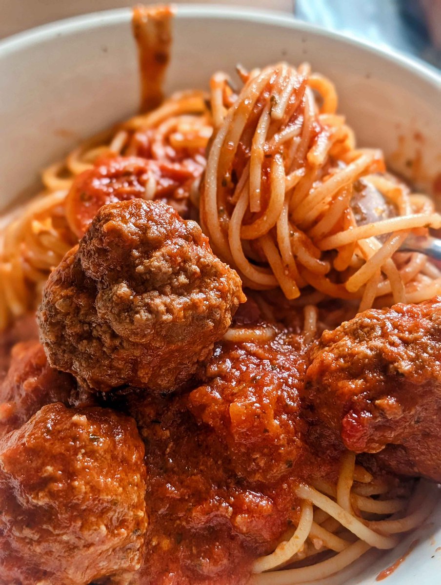 raorapanthera's tweet photo. SPAGHETTI + BRUSCHETTA made with love my PIZZATIME!!! 🍝💕 https://t.co/pKvmHUgFm4