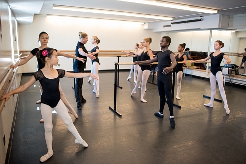 BrightonBallet's tweet photo. 💃Studies show that #children who participate in #dance classes have better physical #fitness, improved #coordination, and greater #flexibility. 💪 #physicalfitness #danceeducation #childdevelopment #Kingsborough #CUNY #community #BBT #SouthBrooklyn... https://t.co/227udpRWQ9 https://t.co/bGNVK9QErc