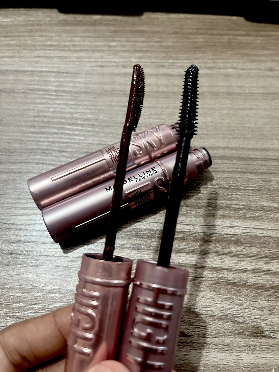 kaidrama's tweet photo. แนะนำสุดๆค่ะ Maybelline New York Lase Sensation Sky High Water Proof Mascara ขนตาเด้งยาว ปัดง่ายติดทนทั้งวัน กันน้ำค่ะ ทางนี้ไม่ดัดขนตาปัดเลย ขนดาเด้ง เผื่อใครหามาสคาร่าลองดูนะคะ

ด้านซ้าย สีน้ำตาล

ด้านขวา สีดำ  
https://t.co/dNeEgdX6Aa https://t.co/YNI0GljerD