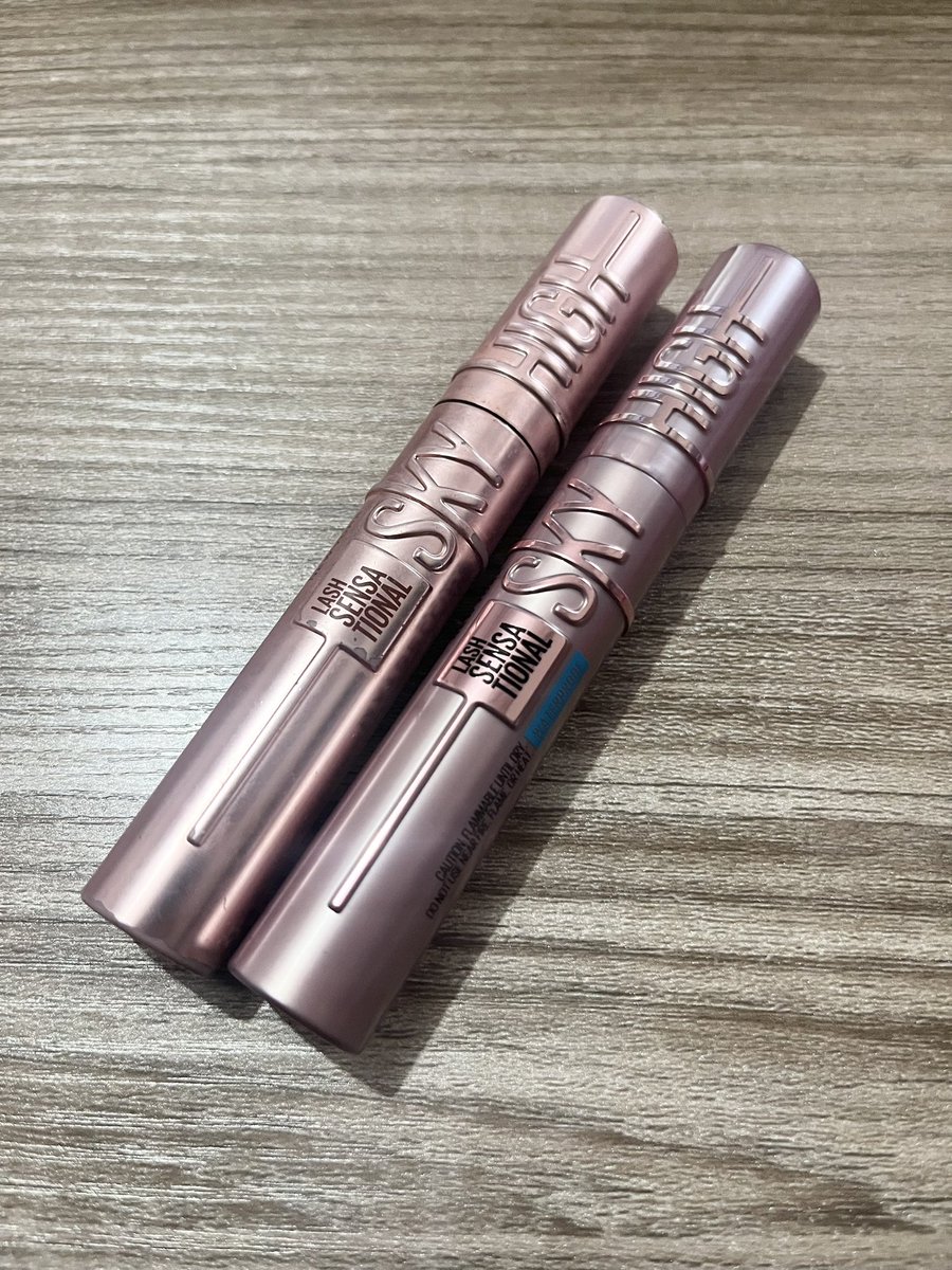 kaidrama's tweet photo. แนะนำสุดๆค่ะ Maybelline New York Lase Sensation Sky High Water Proof Mascara ขนตาเด้งยาว ปัดง่ายติดทนทั้งวัน กันน้ำค่ะ ทางนี้ไม่ดัดขนตาปัดเลย ขนดาเด้ง เผื่อใครหามาสคาร่าลองดูนะคะ

ด้านซ้าย สีน้ำตาล

ด้านขวา สีดำ  
https://t.co/dNeEgdX6Aa https://t.co/YNI0GljerD