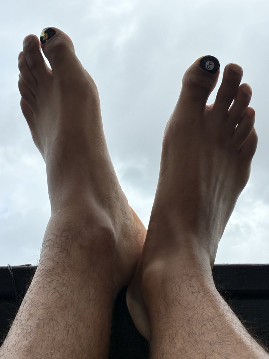 JSizeXV's tweet photo. @FeetFinder https://t.co/Z1luVYt8Qi
Free the piggies! BIG UK size 15 https://t.co/lwesjdVVW8