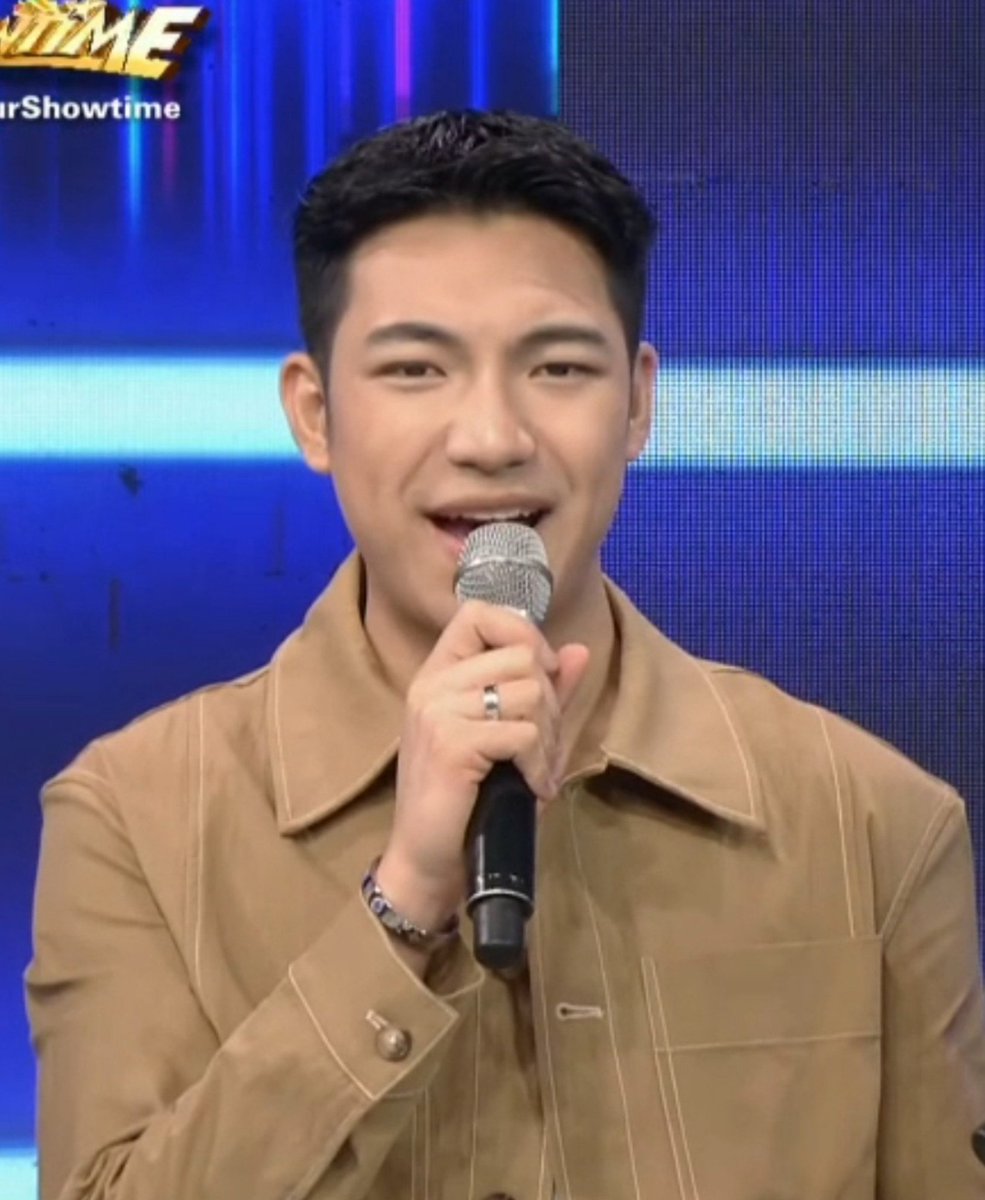 D_simplejazzy's tweet photo. Grabeng kagwapuhan yan!!! @Espanto2001 Hindi talaga nakakasawang titigan π₯Ήπ₯°π₯°π₯°
#DARREN #GaurShowtime https://t.co/b097HD5CdZ