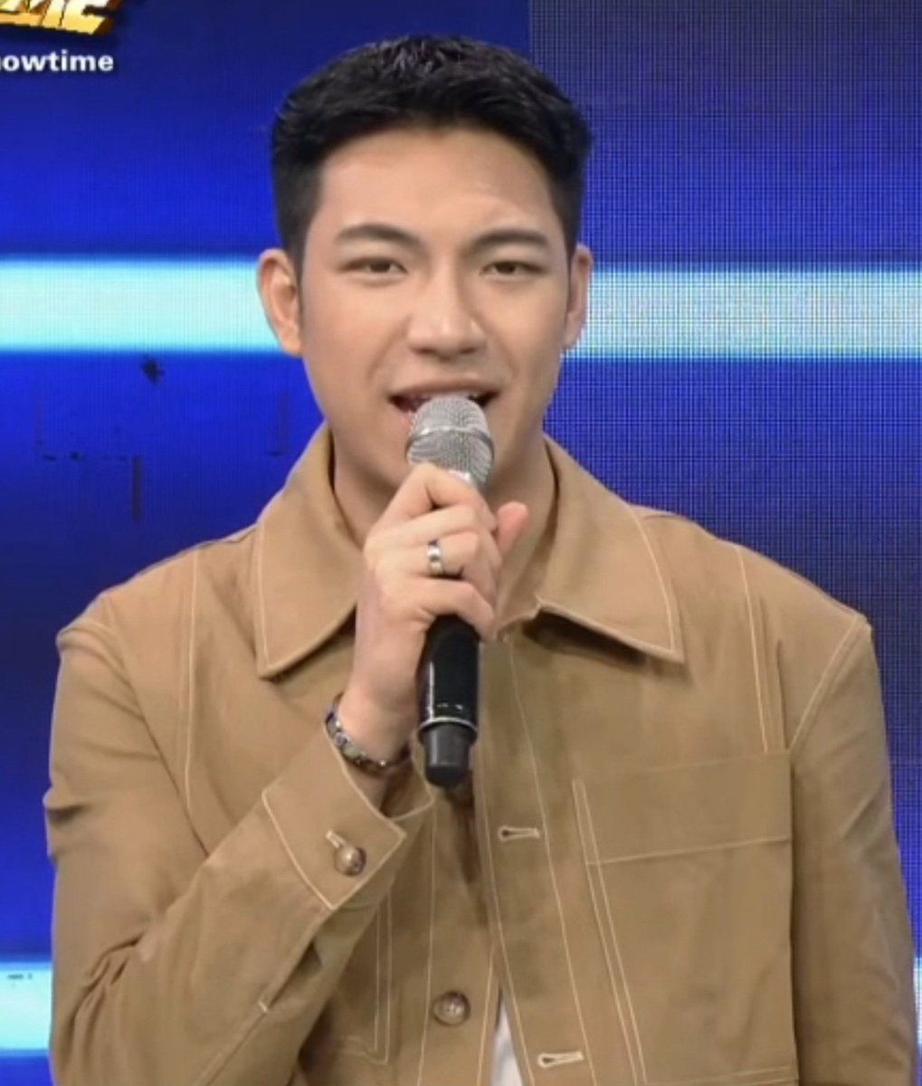 D_simplejazzy's tweet photo. Grabeng kagwapuhan yan!!! @Espanto2001 Hindi talaga nakakasawang titigan π₯Ήπ₯°π₯°π₯°
#DARREN #GaurShowtime https://t.co/b097HD5CdZ
