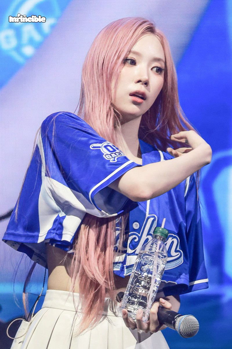 Inrincible's tweet photo. 260917 Gachon University Festival

#NARIN #나린
#MEOVV #미야오 https://t.co/Ch3rx9mwar
