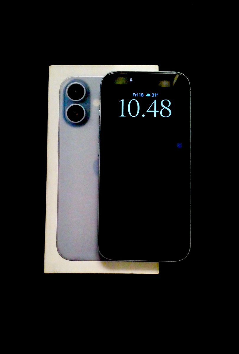 syantizz's tweet photo. #WTS iPhone 17 256GB — Mist Blue 🩵 📍 Ex iBox (PA/A) #wtb 
Harga store sekarang di 20 jutaan, di aku bisa hemat sekian jutaa gaiss🫶🏻
Garansi Juni 2027
BH 100%
Full set Original 
Pemakaian Pribadi✨
📩 Serius minat? DM aja untuk info detail &amp; nego halus 🤗💕 https://t.co/uhCeC68iL7