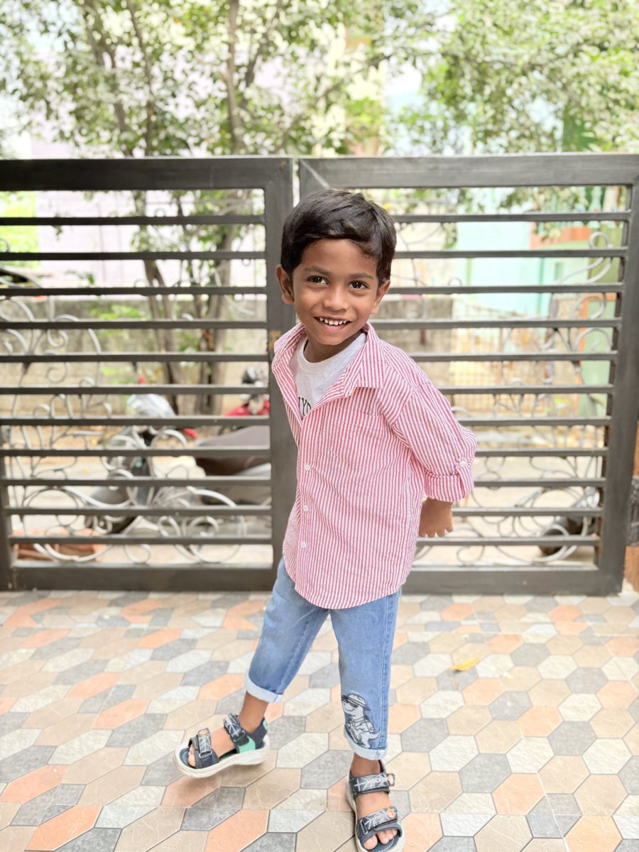 HemuParuchuri's tweet photo. ఈరోజు మా పెద్దబాబు #శౌర్యరామచంద్ర 5 వ పుట్టినరోజు మన @tarak9999 అన్న అభిమానులు అందరూ మీ ఆశీసులు అందిస్తారు అని కోరుకుంటున్నా .... 

#HappyBirthdayShourya 
#ShouryaTurns5 #Shourya https://t.co/rzBVxd9njX