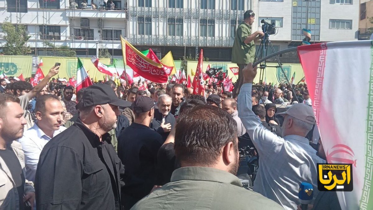 TehranTimes79's tweet photo. President @drpezeshkian attended the “Sacrifice for Iran” campaign https://t.co/AScp27Ky5C