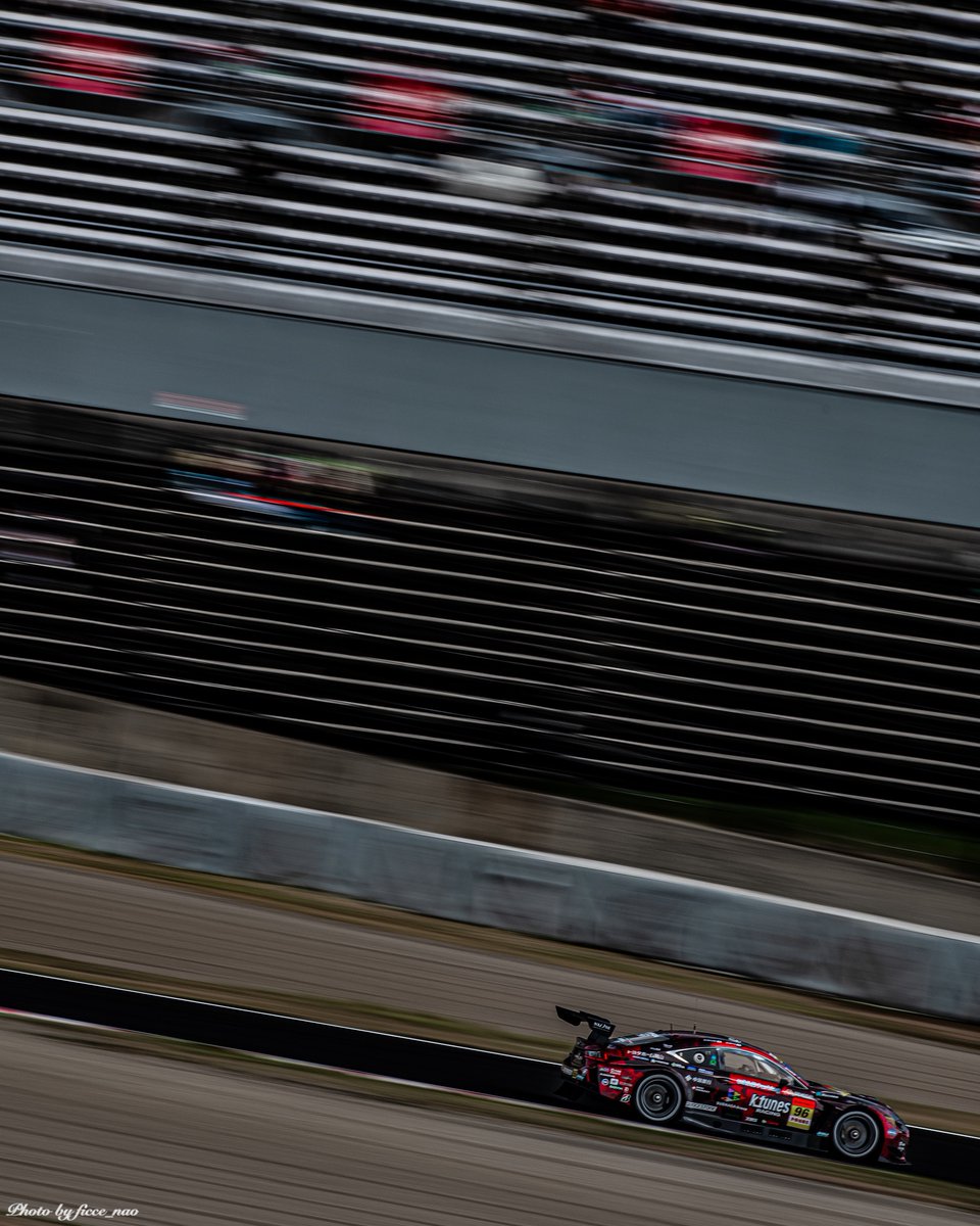 AdelaidePerrez's tweet photo. 2026 SUPER GT Rd. 5 Suzuka 
K-tunes Racing’s No. 96 K-tunes RC F GT3 at the final corner. Drivers: Morio Nitta, Shinichi Takagi 
August 22, 2026 https://t.co/ybgZXhppoq