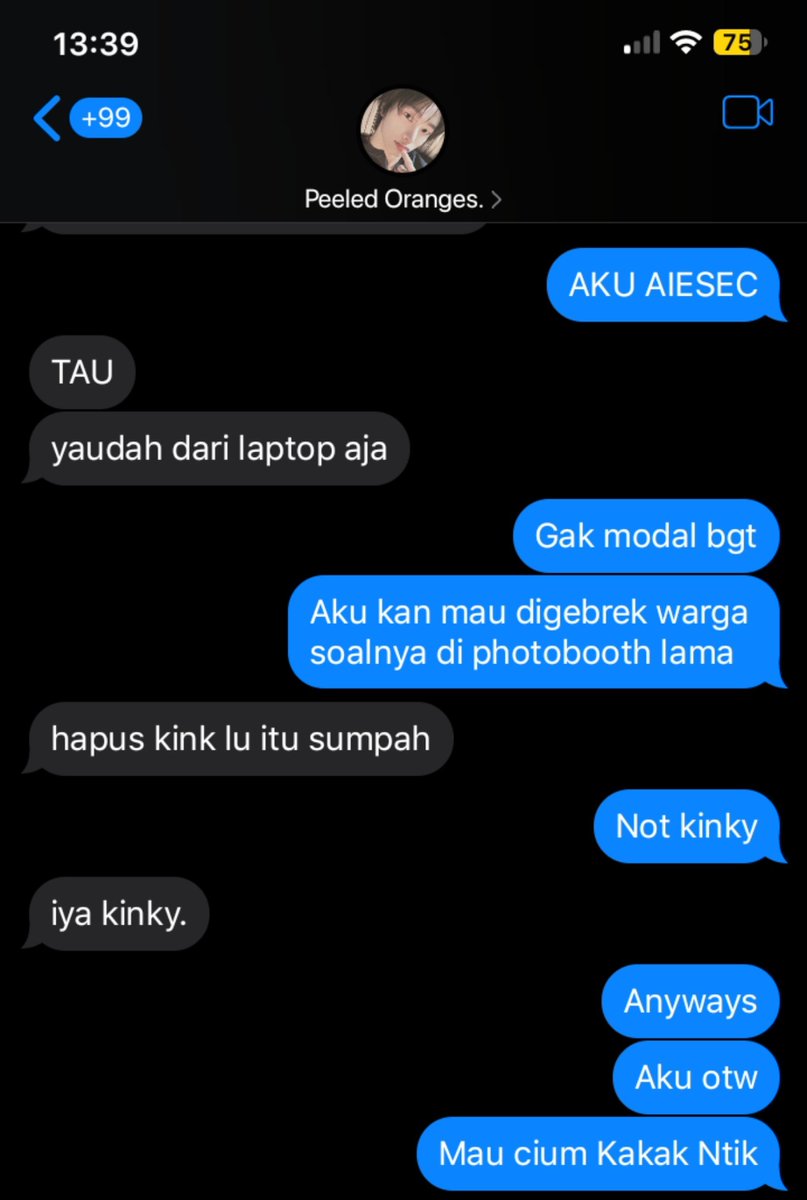 Syn0stera's tweet photo. taessung / sungtaes ; take some mentor ospek sh dan lg pengangguran ts to start your day https://t.co/I2sxfnu3Ji
