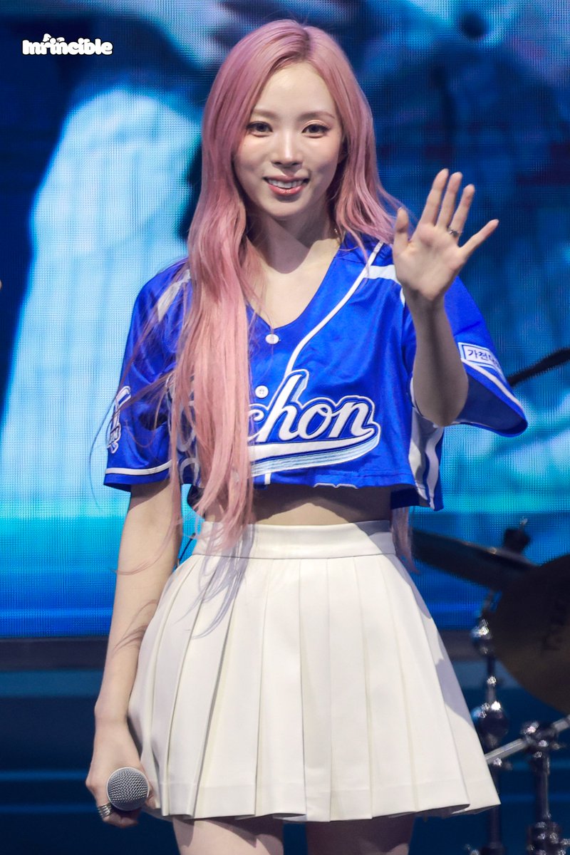 Inrincible's tweet photo. 260917 Gachon University Festival

#NARIN #나린
#MEOVV #미야오 https://t.co/pwgB5tDRjW