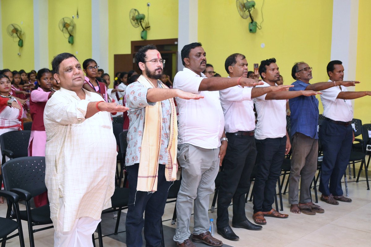 DMSundargarh's tweet photo. କାର୍ଯ୍ୟକ୍ରମରେ CDO, ବଣେଇ ଉପଜିଲ୍ଲାପାଳ, DFO , ACF, ବଣେଇ ଓ ଲହୁଣୀପଡ଼ା BDOଙ୍କ ସମେତ ବିଭିନ୍ନ ବିଭାଗର ଅଧିକାରୀ ଓ ଜନପ୍ରତିନିଧିମାନେ ଉପସ୍ଥିତ ଥିଲେ।
#SevaSankalpAbhiyan2026
#SevaSankalp
#PublicWelfare
#SevaSamarpan
#ViksitOdisha https://t.co/xxLNwbSBpg