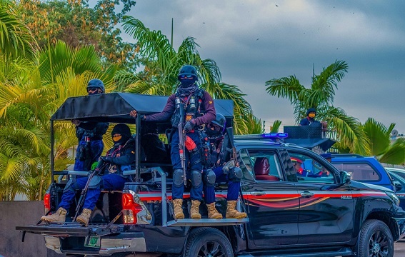 NigeriaStories's tweet photo. The Minister of Interior, Olubunmi Tunji-Ojo, has ordered the immediate suspension of the Niger State Commandant of the Nigeria Security and Civil Defence Corps, Suberu Aniviye, following the deaths of suspected illegal miners in the state. https://t.co/k2gC21RTfe