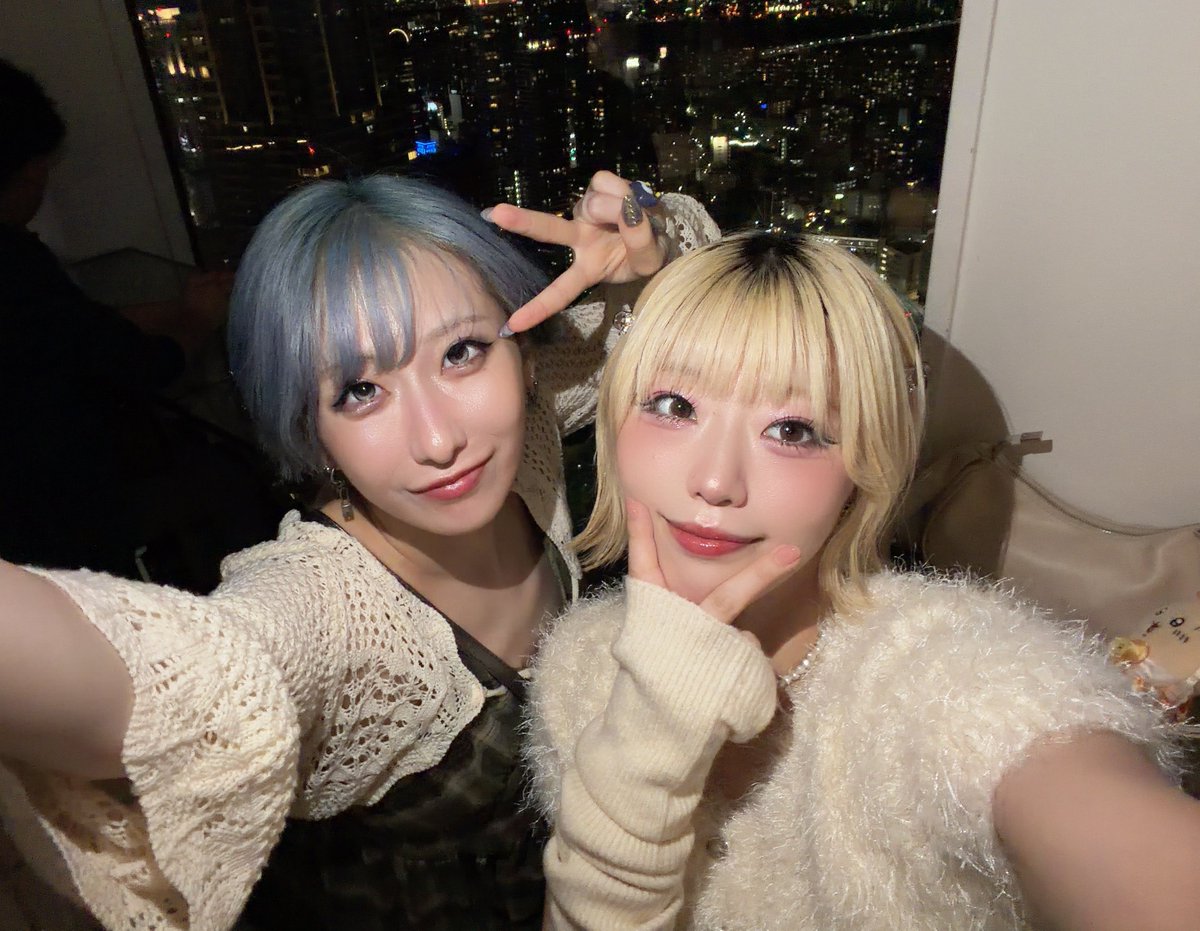 burlesque_ngs's tweet photo. たまたまうるちゃんと休み被ったから一緒に夜景見に行って来たよ🌙*.｡高所までついてきてくれてありがとう🥹
今日から22日までいるのでシルヴァーウィークもバーレスク遊びに来てねん！！
1部Whiplash🎤と2部マテリ👑あってびっくりフライデー👀華金楽しむよ〜！！ https://t.co/ciX2oGPZER