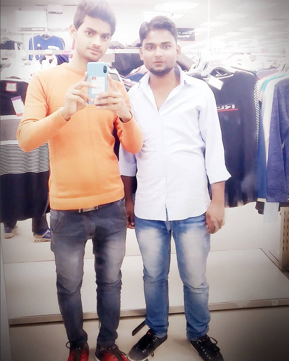 DorrisMimezoeb's tweet photo. With my friend https://t.co/Ki97VLEnps