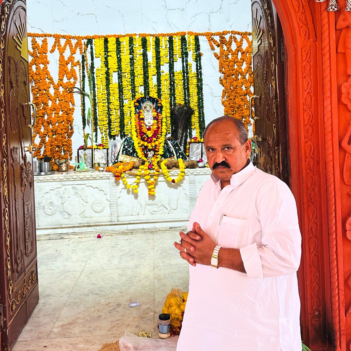 PrahladGunjal's tweet photo. भगवान श्री देवनारायण जी की भाद्रपद शुक्ल पक्ष की सप्तमी तिथि के पावन पर्व की बहुत बहुत शुभकामनाएं । श्री देवनारायण भगवान की कृपा हम सभी पर सदैव बनी रहे। https://t.co/a11IMyG9eA