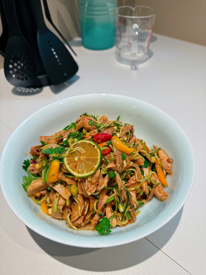 adrig932517's tweet photo. Craving bold flavors Our new Thai basil chicken bowls are packed with aromatic herbs, zesty lime, and tender stir-fried chicken—taste the streets of Bangkok in every bite! https://t.co/ucw2KJlxak