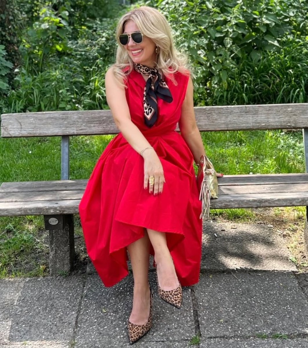 KatiaLosa79vb's tweet photo. The red dress was definitely your favorite from our last Reel! It sold out the same day! A huge thank you to you all! We reordered, but our wholesaler was nearly sold out too. We’re expecting the last pieces tomorrow! Find the dress link in my Story. https://t.co/0xQ6WVSmIo