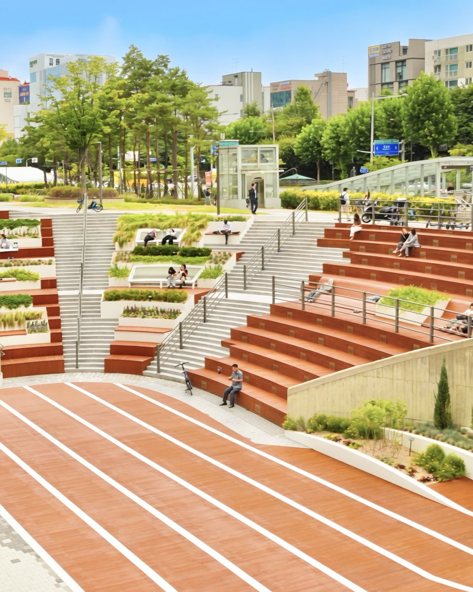 Seoul_gov's tweet photo. 💪 Munjung Station is now an urban fitness hub!

Work out, relax &amp; enjoy sports right along your daily route at #FunStation: Munjung Exercise Garden. 🏃‍♂️✨

https://t.co/9h8gd3BV7C https://t.co/RPcqYywb8b
