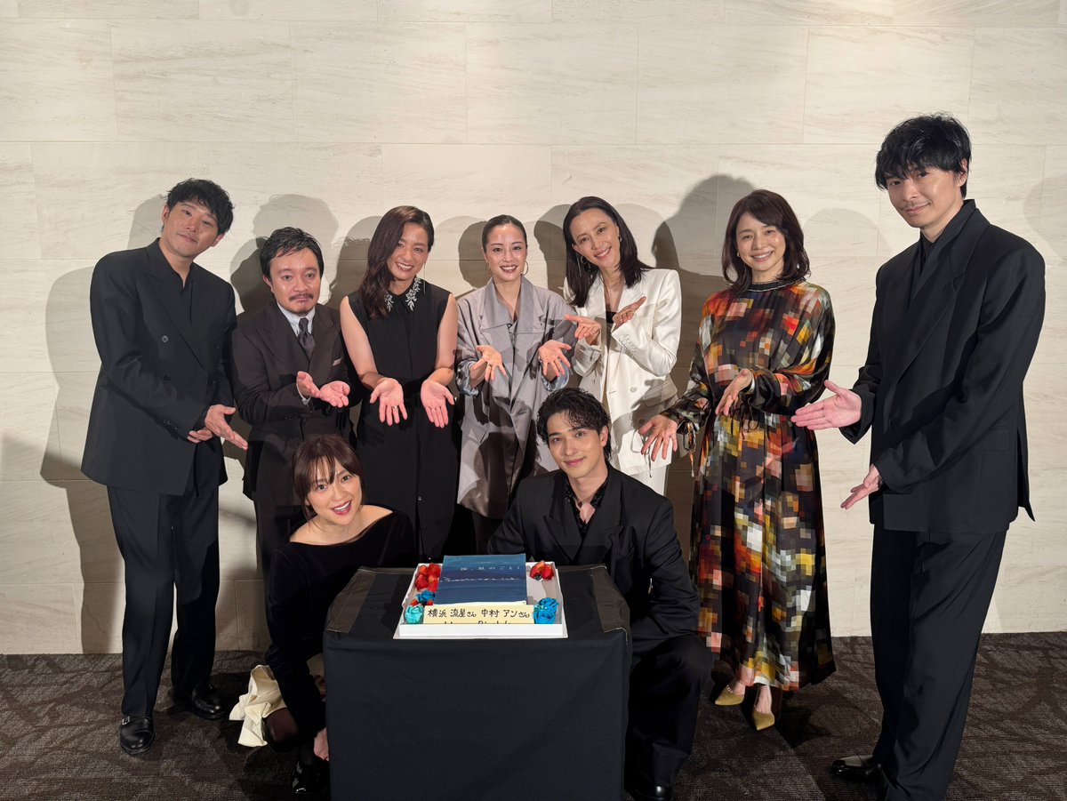 nanji_movie's tweet photo. 完成披露試写会にて𓂃.˖⭐︎
⠀
登壇したみなさんで
#横浜流星 さん＆＃中村アン さんの
誕生日をお祝いしました🎂✨
⠀
サプライズの様子は後日お届け予定🎥
ぜひお楽しみに！
⠀
#広瀬すず
#濱田岳 #尾野真千子
#木村佳乃 #石田ゆり子 #長谷川博己
#藤井道人 監督
#汝星のごとく 10.9(金)公開 https://t.co/HfDHidCBIB