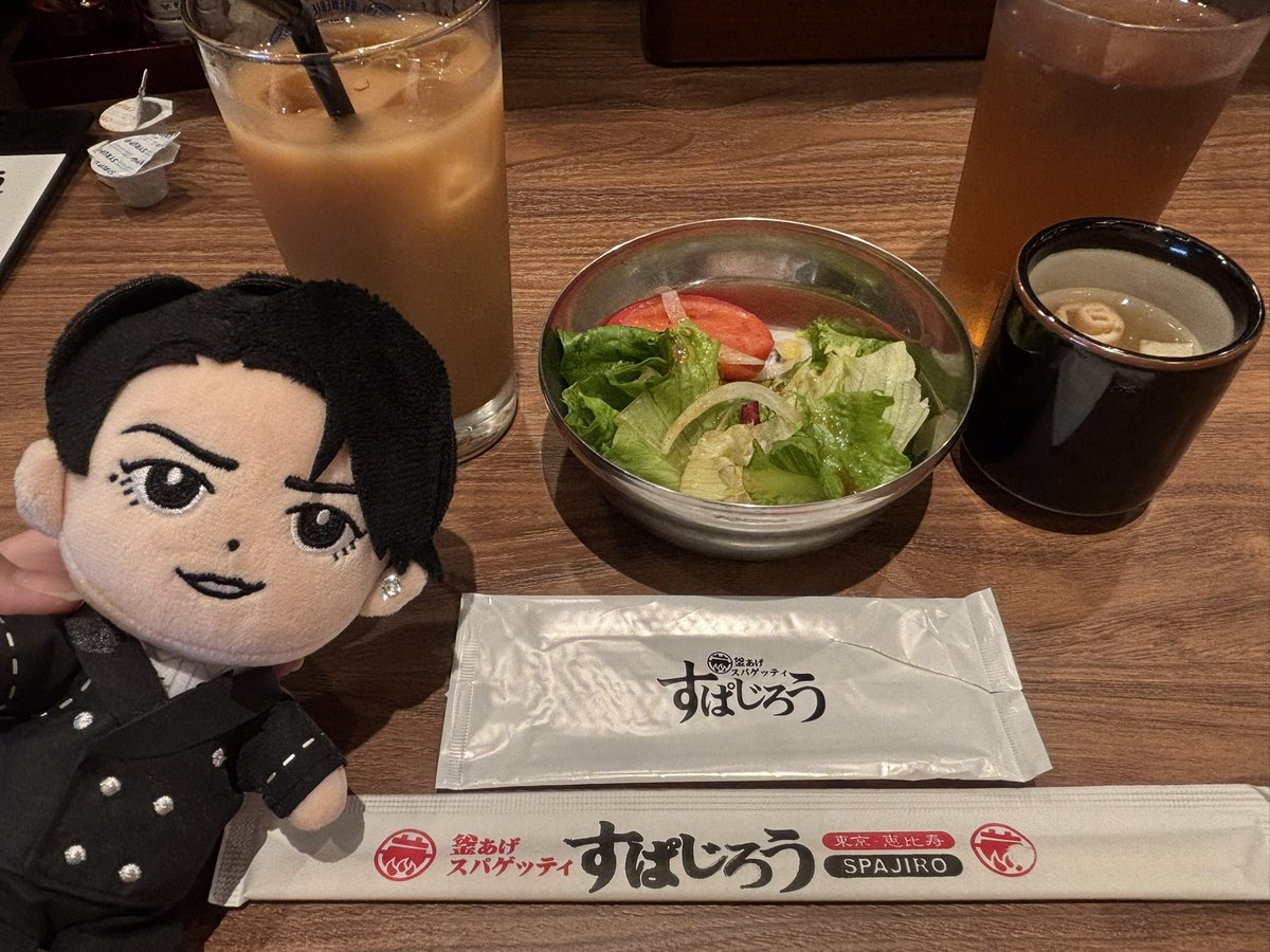 23TiMe's tweet photo. とりあえず時間が余りすぎてるので少し離れてぶらぶらして今はちょっと遅いご飯タイム中 https://t.co/QXmlcGRiC3