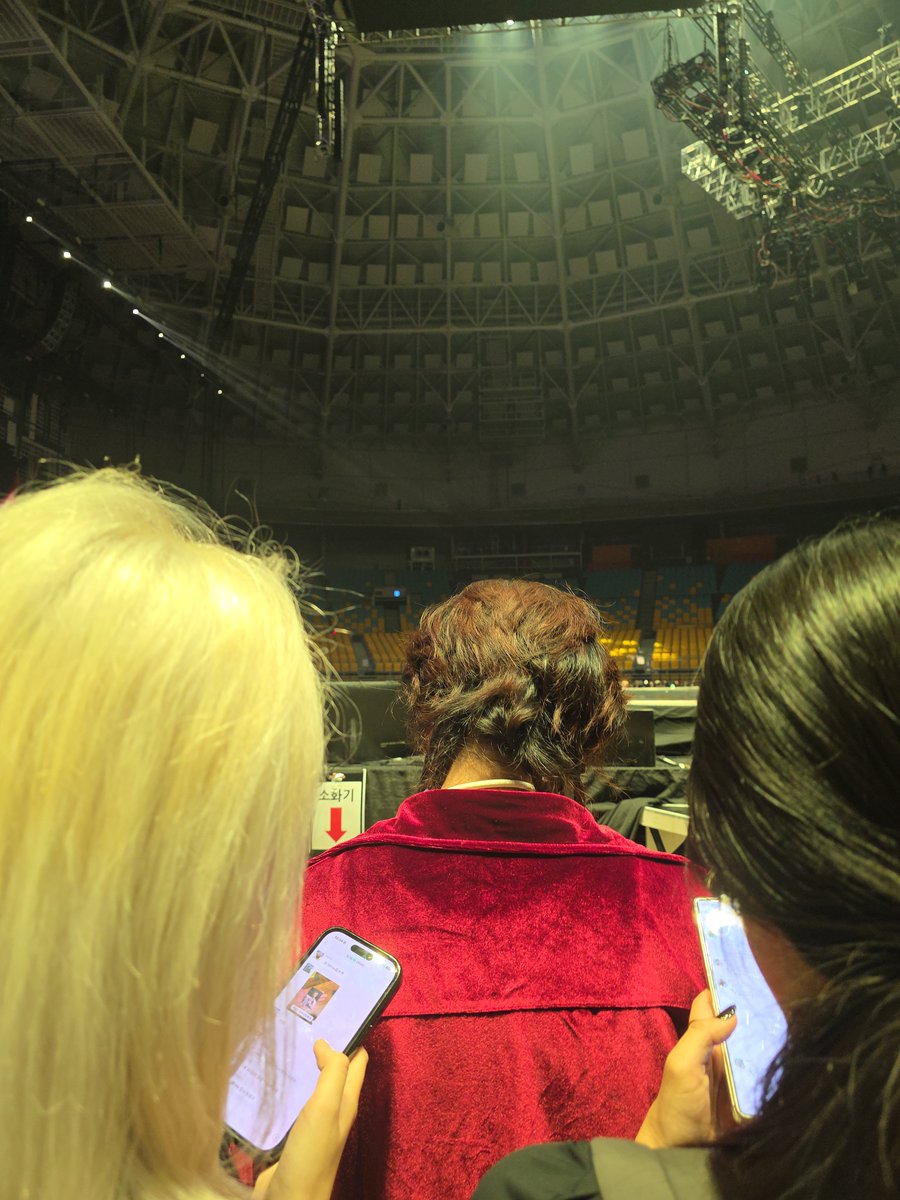bearbubblejelly's tweet photo. 3열인데
존나 앞에 다 큼 https://t.co/CgP066HrAV