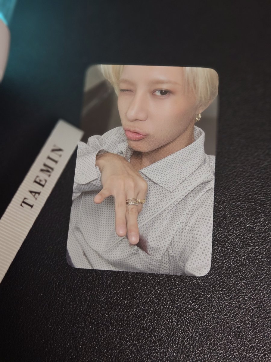 GraceChoi6v6's tweet photo. 2026-27 TAEMIN WORLD TOUR <LiMiNaL> in SEOUL OFFICIAL MD 
공식 응원봉 V2

#TAEMIN #태민 #LiMiNaL
#TAEMIN_LiMiNaL
#TAEMIN_WORLDTOUR https://t.co/Dg23hm6NL4