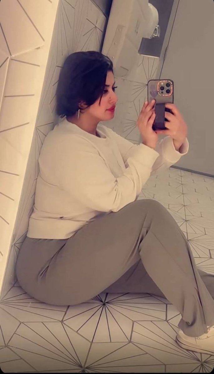 Dadtghl's tweet photo. مين يفتخر في بشاير الشيباني وهي ترز شحومها وتولع الفحول وتديث المخصيين https://t.co/xGEAYLtChE