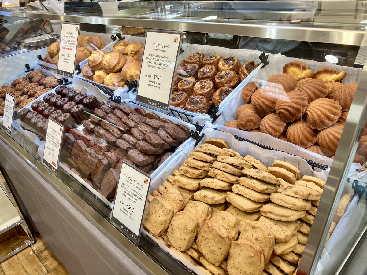 mi_bussanten's tweet photo. 日本橋三越本店
#フランス展 2026🇫🇷

＜BAKE SHOP bien Bake/ベイクショップ ビアンベイク＞
石川県金沢市の人気焼き菓子店👀🍪
カヌレは奥能登の酪農家こだわりの生乳を使用した看板商品🥛✨
またシェフ坂下氏の大好物という、甘酸っぱいプルーンの入ったツヤツヤもちもちファーブルトンも外せません🥺❤️
みなさまはどの焼き菓子が気になりますか？😋✨

9/30(水)まで開催中🐔最終日は18時閉場🥖
詳しくはこちら🌿
https://t.co/5NVgbweAhV