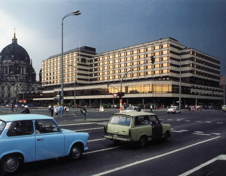 GDRvisuals's tweet photo. Palasthotel in East Berlin, 1980s. https://t.co/8nJDR1arEy