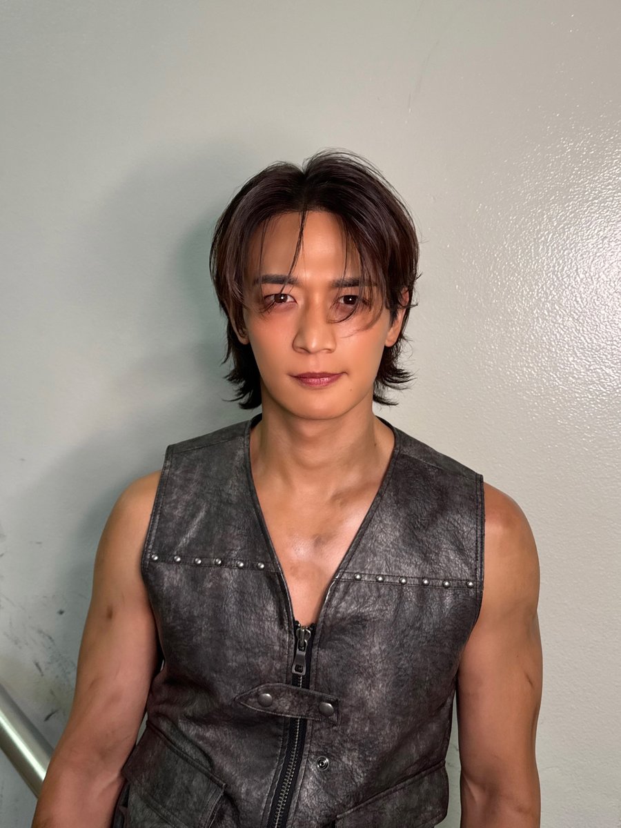 SHINee's tweet photo. #뮤직뱅크 💪.

#MINHO #민호
#Makeithot #MINHO_Makeithot 
#SHINee #샤이니 https://t.co/pW3BEqtrev