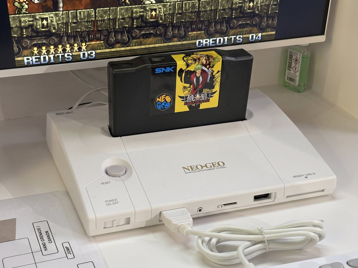 NtRafiki's tweet photo. Le truc qui m'embête avec la NeoGeo aes+ Blanche c'est ça… 
#SNK #NEOGEO #Plaion https://t.co/KH7SAwUuvy