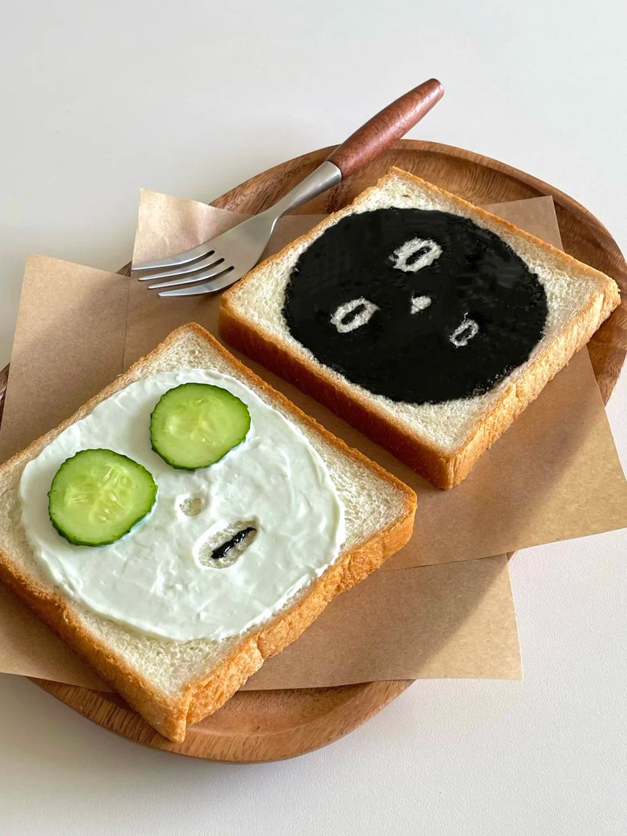 SnowrWiir's tweet photo. - 给酸奶敷个吐司🍞#吐司的神仙吃法 #今天的早餐长这样 #有趣的食物 https://t.co/yjiwWXeZ0V