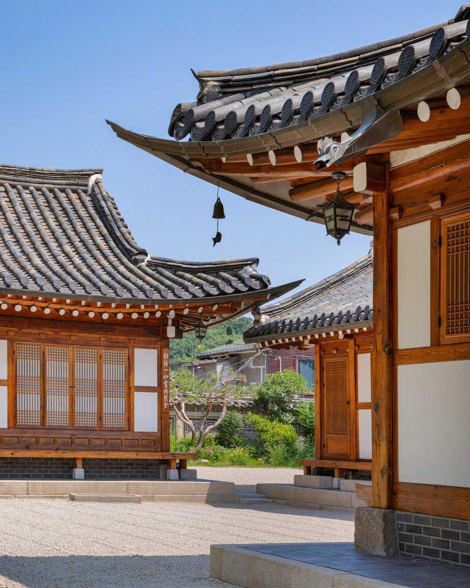 Seoul_gov's tweet photo. 🍂 Seoul’s biggest-ever hanok festival is back!

Explore tours, exhibitions &amp; cultural experiences across Bukchon, Seochon and more at #2026SeoulHanokWeek. 🏘️✨

https://t.co/9h8gd3BV7C https://t.co/mTvfdXkUwM