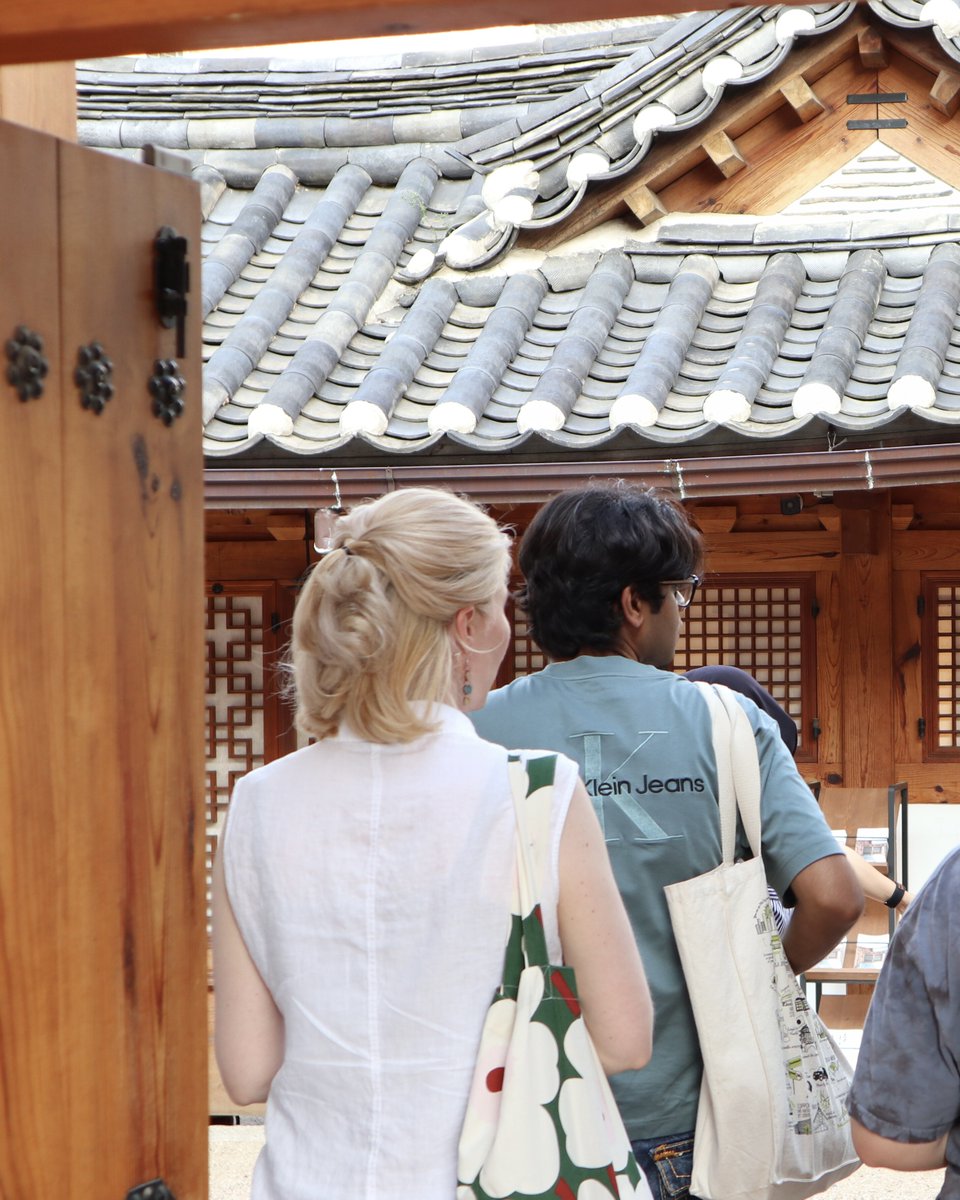 Seoul_gov's tweet photo. 🍂 Seoul’s biggest-ever hanok festival is back!

Explore tours, exhibitions &amp; cultural experiences across Bukchon, Seochon and more at #2026SeoulHanokWeek. 🏘️✨

https://t.co/9h8gd3BV7C https://t.co/mTvfdXkUwM