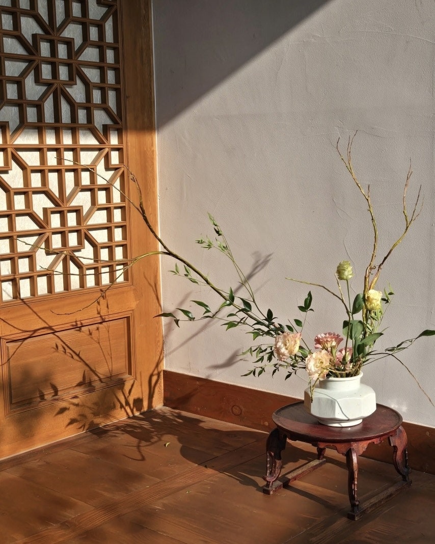 Seoul_gov's tweet photo. 🍂 Seoul’s biggest-ever hanok festival is back!

Explore tours, exhibitions &amp; cultural experiences across Bukchon, Seochon and more at #2026SeoulHanokWeek. 🏘️✨

https://t.co/9h8gd3BV7C https://t.co/mTvfdXkUwM