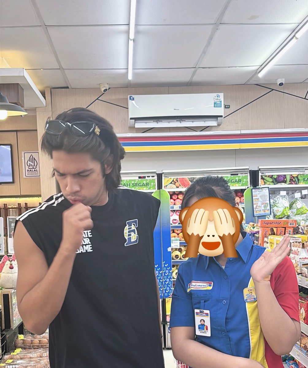 heyysa_zip's tweet photo. HAYOOO MOH ITU KACAMATA SIAPA??? MANA PEMILIK ASLI NYA 🤭🤭 https://t.co/WjpMyJVTic