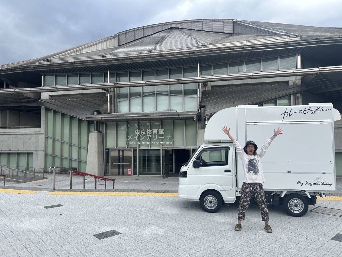 hayatrombone's tweet photo. 資材を先に入れたりしてきました！！

うわぁ〜、、
高まる〜！！！

基本ポジティブな人間なのですが

直前で
「1個も売れなかったら○○万円の赤字か。。。」

みたいなマインドが顔を覗かせます。

ぜひとも
「食べるよー！」の応援リプライお待ちしてます！！

#REALAKIBAキッチンカー
#リアルアキバボーイズ東京体育館
#アキバサイコー