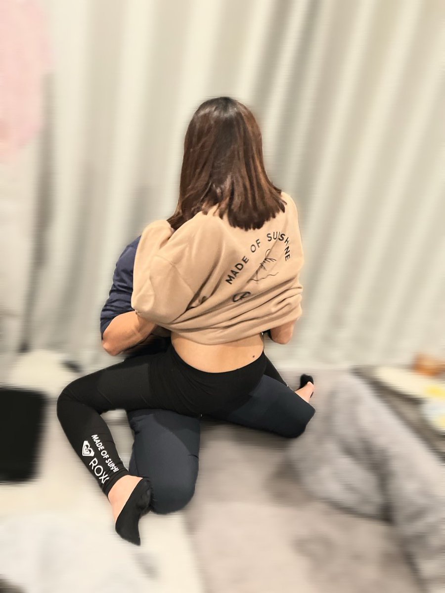 mrw0_3's tweet photo. 華金、皆様お疲れ様です🍻

初NTRの話
妻のﾀｲﾌﾟや希望を条件に
某掲示板で単独さん募集
→私と顔合わせ→妻と数回食事
→宅飲みで気を許し目の前でNTR🎉

私には見せない妻の女の姿
長い道のりは背徳感と興奮を増幅
最高の夜でした。
勝手がわからず撮影した
音声とﾌﾞﾚﾌﾞﾚｼｮｯﾄ https://t.co/WViITeo3aY