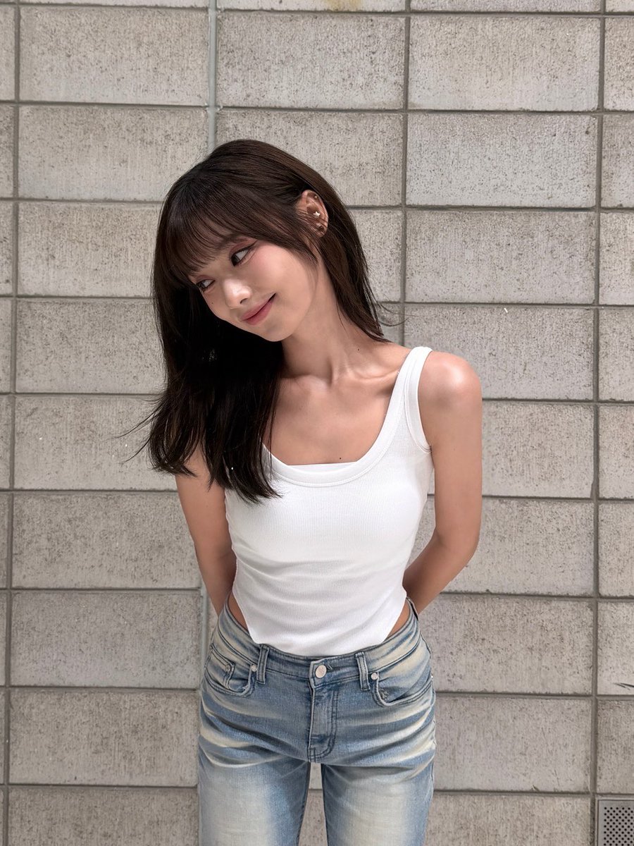 UNIS_offcl's tweet photo. 더큰더큰정언니 진현주입니다만?😗

#UNIS #유니스
#HYEONJU #진현주 https://t.co/DmtEyXsctk