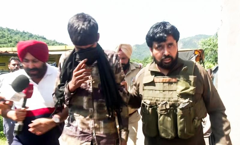 TracTerrorism's tweet photo. Two Suspected Kashmir Tigers (#KT) Militants Killed in Security Operation in Sohan Area, Majalta, Udhampur District, #Jammu and #Kashmir, #India
Read more: https://t.co/JKzgq3YeOH https://t.co/hpr1xmsSfB