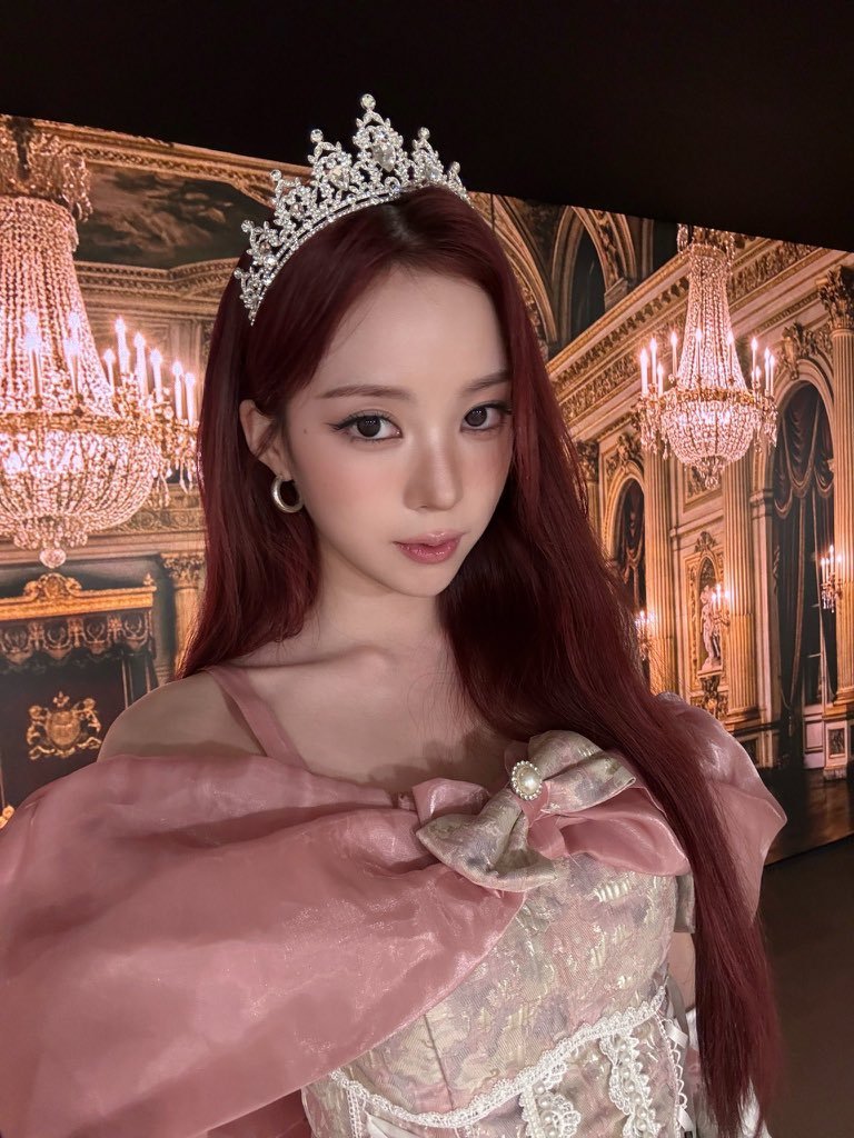 Nahrrn's tweet photo. A princess who won't leave the ballroom yet. She deserves the spotlight, https://t.co/ayF2ewHCNH