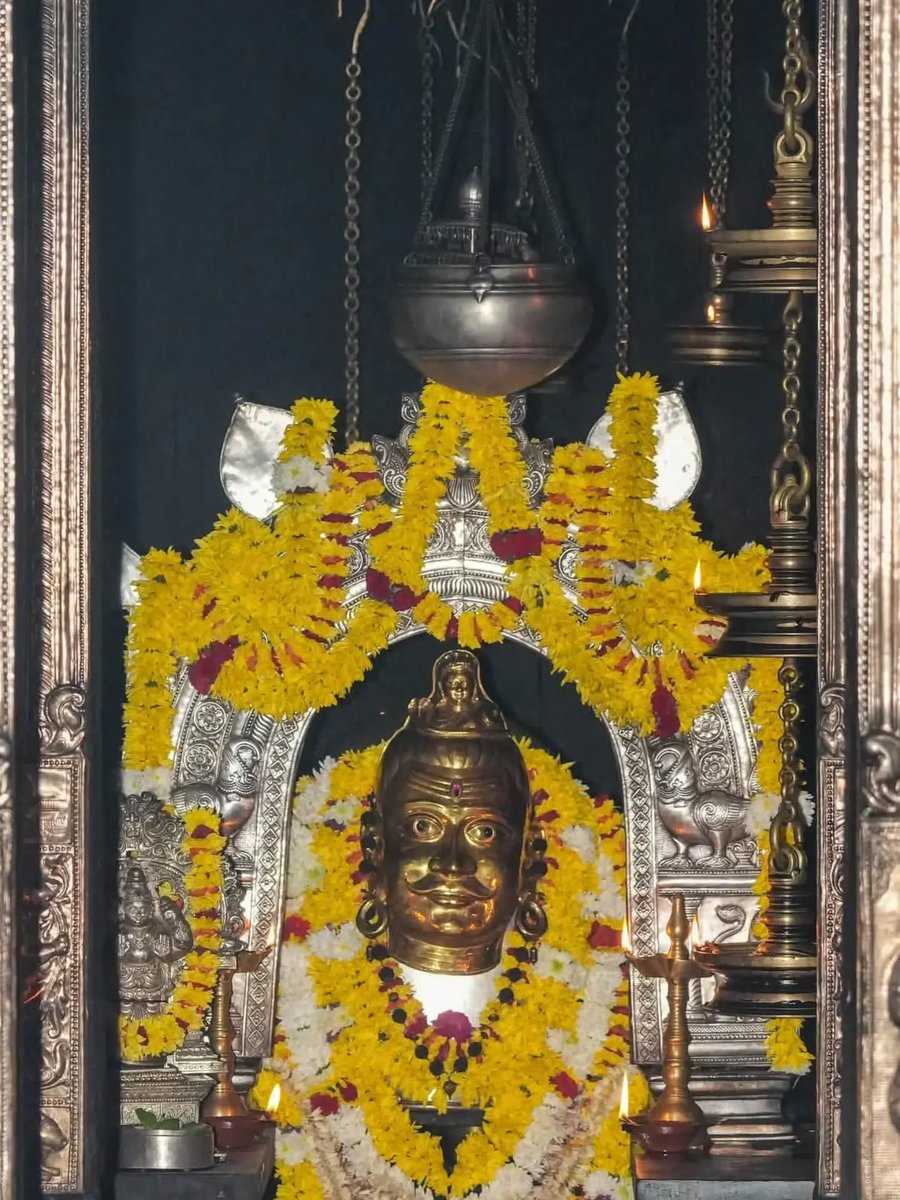 KSBasavanthappa's tweet photo. ಸಿಎಂ ಡಿ ಕೆ ಶಿವಕುಮಾರ್ ಅವರು ತಮ್ಮ ಸಂಪುಟ ಸಹೋದ್ಯೋಗಿಗಳ ಜತೆ ಮಂಗಳೂರಿನ ಕದ್ರಿಯ ಮಂಜುನಾಥ ಸ್ವಾಮಿ ದೇಗುಲಕ್ಕೆ ಭೇಟಿ ನೀಡಿ ಪೂಜೆ ಸಲ್ಲಿಸಿದರು. #CabinetInMangaluru #ದೃಢಕರ್ನಾಟಕದಸಂಕಲ್ಪ #DKshivakumar #KSBasavanthappa #KarnatakaGovt #Mangalore #KadriManjunatha #KarnatakaCongress https://t.co/NC1RxVarMH